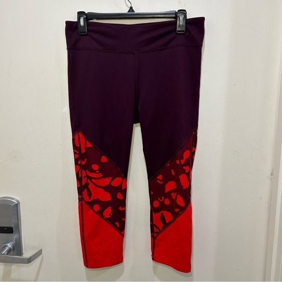 Fabletics PowerHold Salar Statement Capris Size Large - Picture 2 of 8